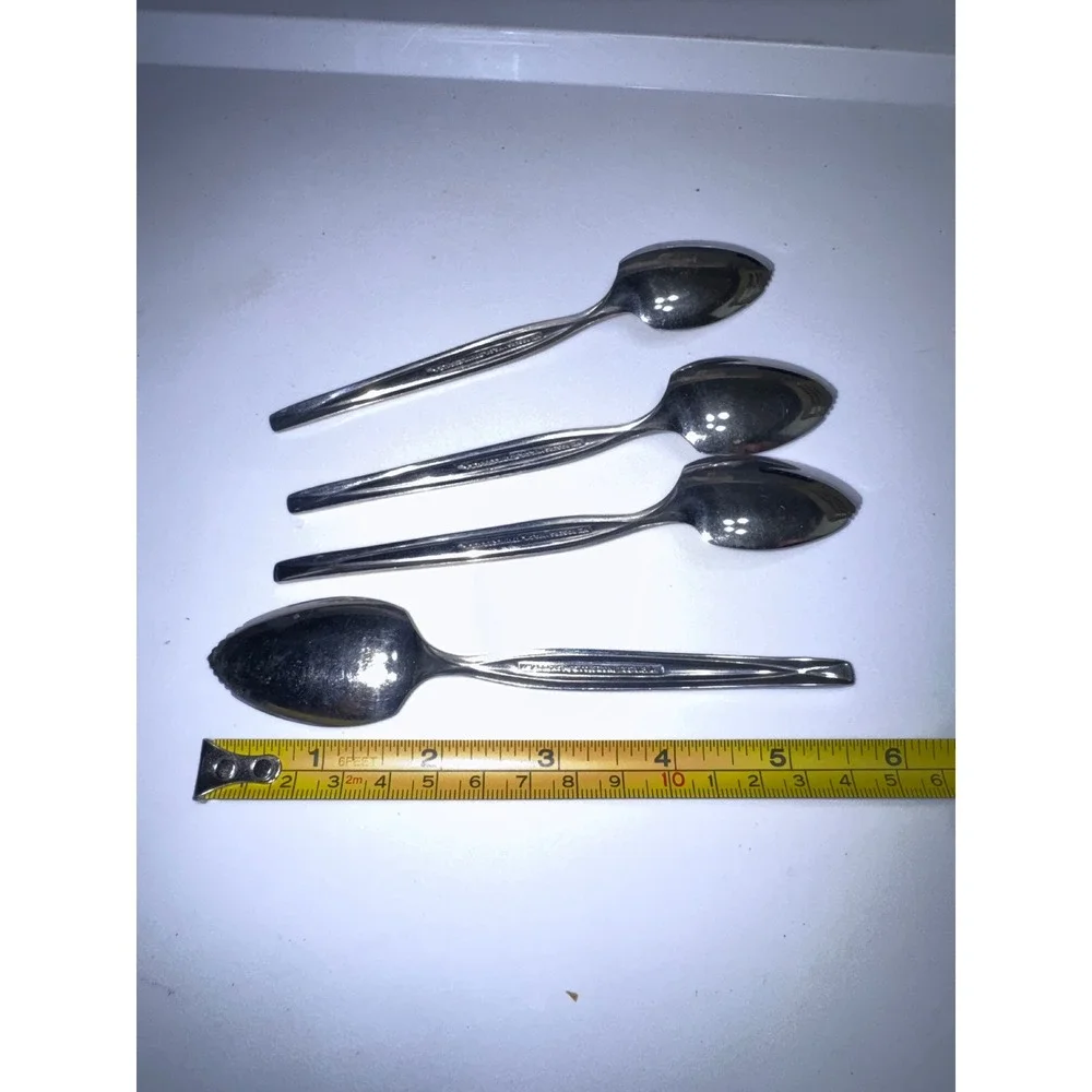 Vintage Wm Rogers Mfg Co Stainless USA Grapefruit Spoons Serrated Set of 4 6in